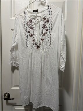 Tommy Bahama White Cotton Top with Brown Label and Embroidery